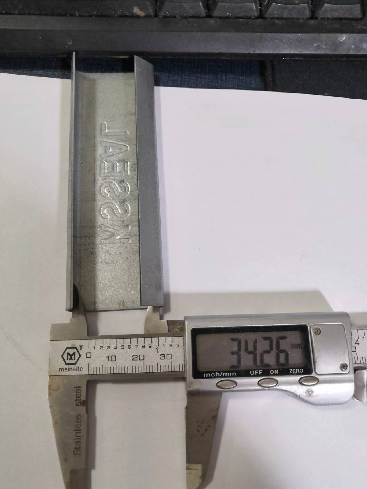 steel strapping. Open-flange seals